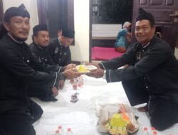 Halalbihalal Seru Warga Cibelok Berpakaian Hitam