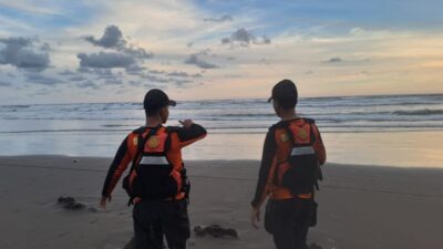Remaja Terseret Ombak di Pantai Karangpakis Cilacap: Kecelakaan Tragis