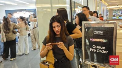 iPhone 16 Resmi Dijual: Toko Reseller Dibanjiri Pembeli