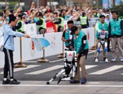 Lomba Maraton Robot Humanoid Pertama di Dunia di China