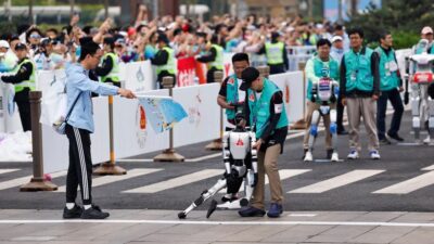 Lomba Maraton Robot Humanoid Pertama di Dunia di China