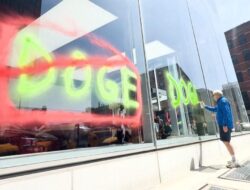 Aktivis Dealer Tesla Protes Elon Musk dan DOGE: Kontroversi Terbaru