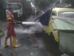 Mobil Tahu Bulat Terbakar di Cilacap: 1 Orang Terluka