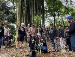 Penanaman Pohon di Megamendung oleh Yayasan Paseban dan Arista Montana untuk Menjaga Lingkungan