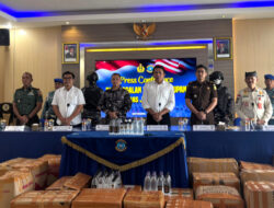 Lanal Banyuwangi Berhasil Gagalkan Penyelundupan Ribuan Botol Arak Ilegal