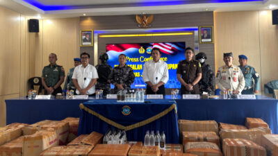 Lanal Banyuwangi Berhasil Gagalkan Penyelundupan Ribuan Botol Arak Ilegal