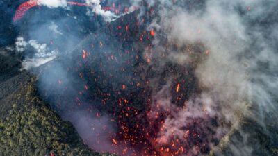 Erupsi Gunung Api Kamchatka Rusia Pasca Gempa: Kaitannya?