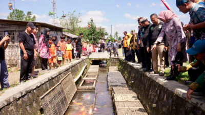 Review Infrastruktur, Potensi Pertanian, dan Perikanan di Tiga Desa oleh Bupati Ipuk