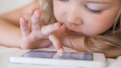 Komdigi: Verifikasi Usia di Medsos untuk Perlindungan Anak