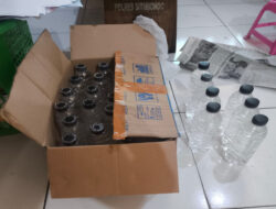 Penangkapan 32 Botol Arak Ilegal oleh Polres Situbondo: Mahasiswa Probolinggo Diamankan