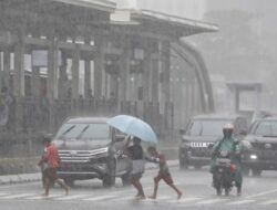 Penyebab Hujan Ekstrem di Bulan Agustus: Bongkar BMKG