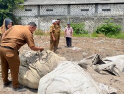 Pemantauan Limbah di Jalan Raya Gresik Utara oleh DLH
